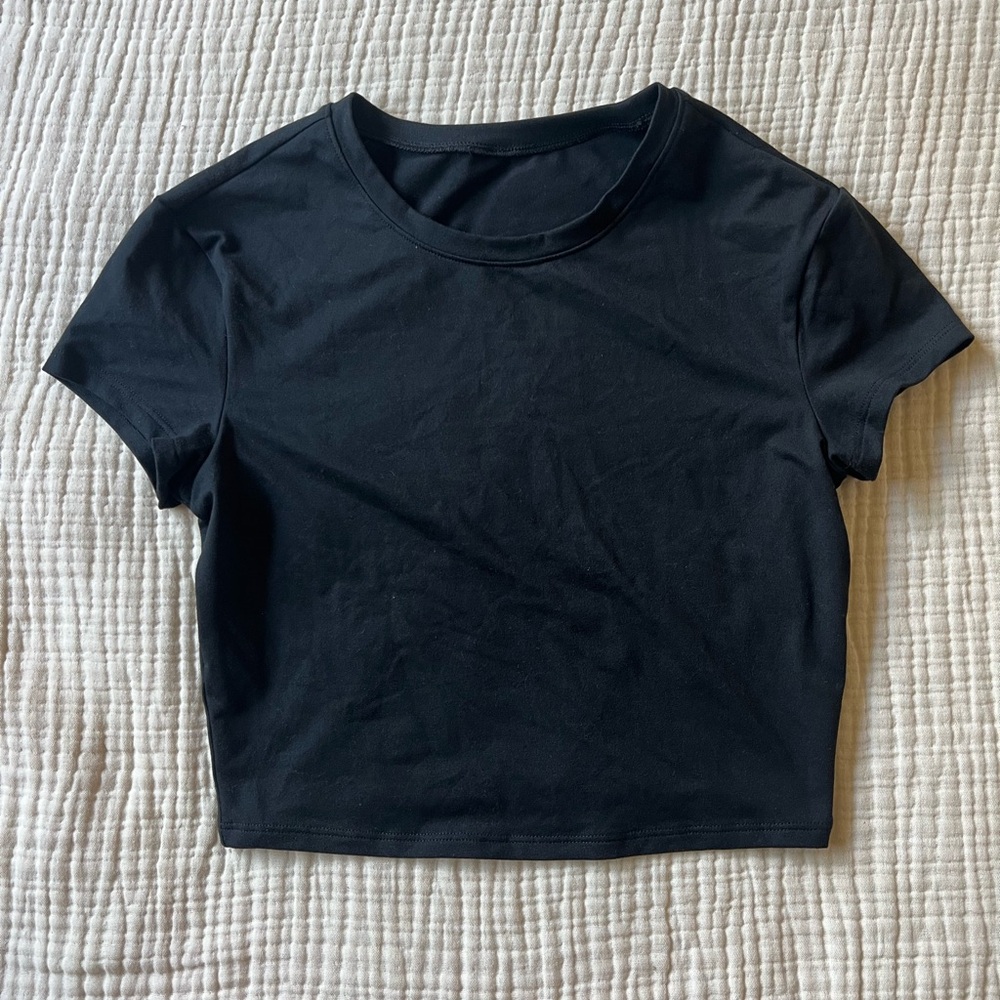 ALO Yoga Black Short Sleeve Crop Tee - Picture 2 of 2